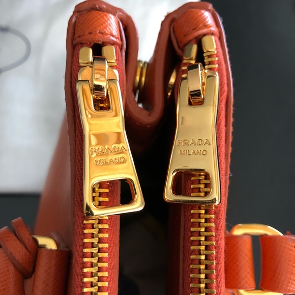 AUTHENTIC!!! DISCONTINUED Prada papaya - Picture 4 of 11